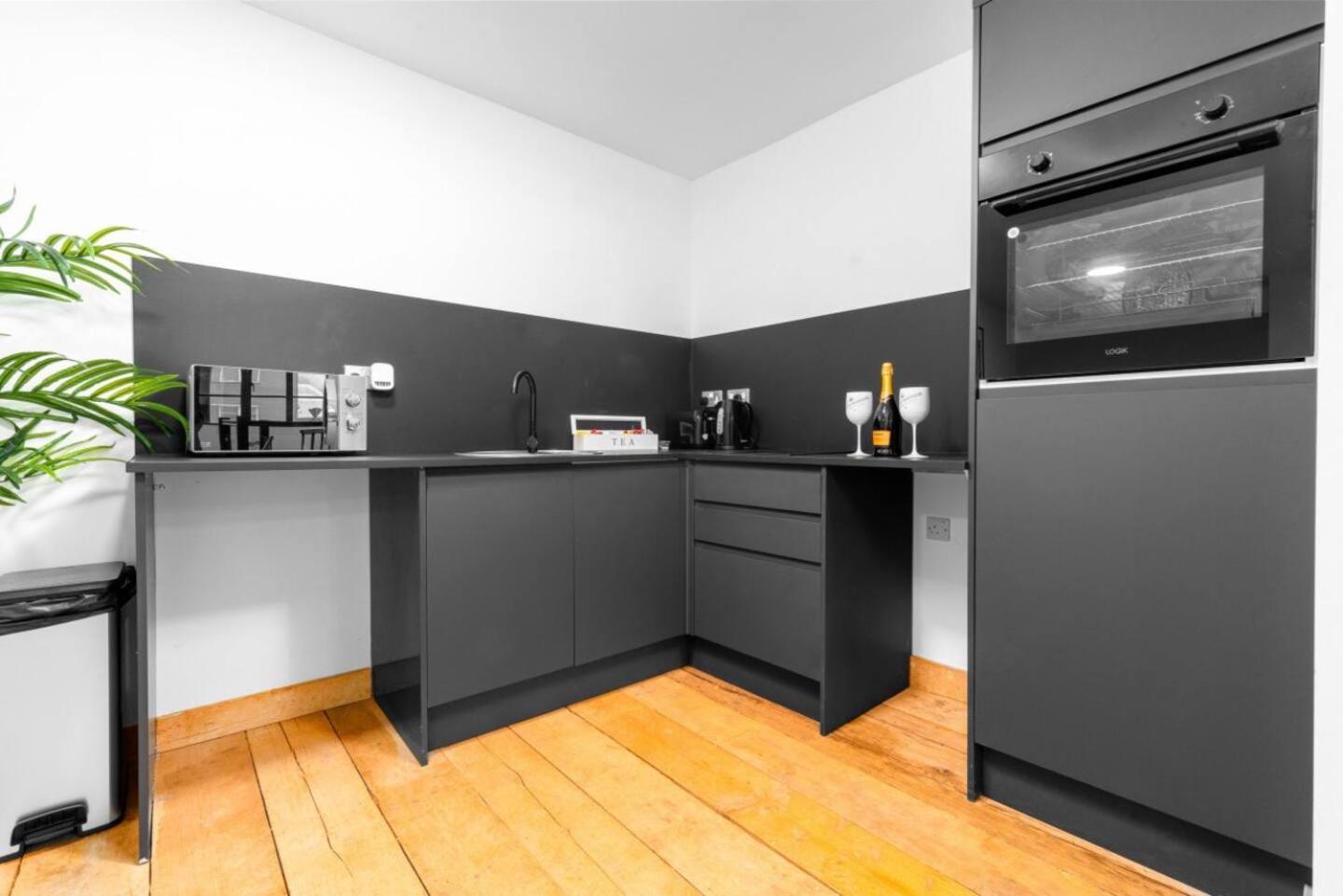 Loft Style Apartment - Near City Centre - Smart Tv- Wifi - Parking - Top Rated - 3Nt برمنغهام المظهر الخارجي الصورة